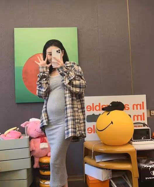 電競選手Uzi領證結婚!妻子膚白貌美已懷孕,姐弟戀5年終成眷屬