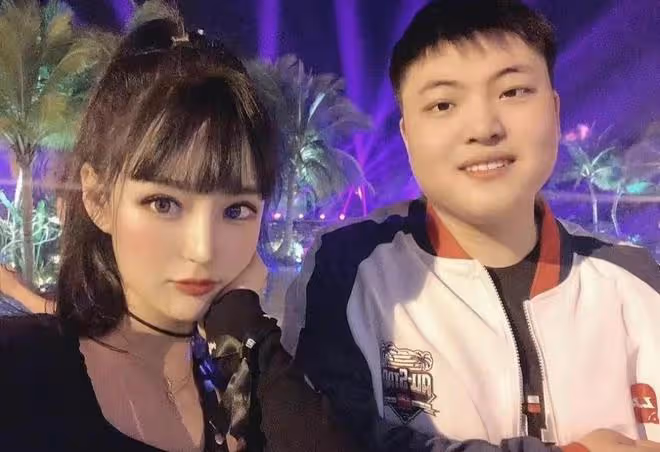 電競選手Uzi領證結婚!妻子膚白貌美已懷孕,姐弟戀5年終成眷屬