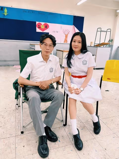 與羅家英逆齡扮「校花校草」　56歲李麗珍校服造型獲贊