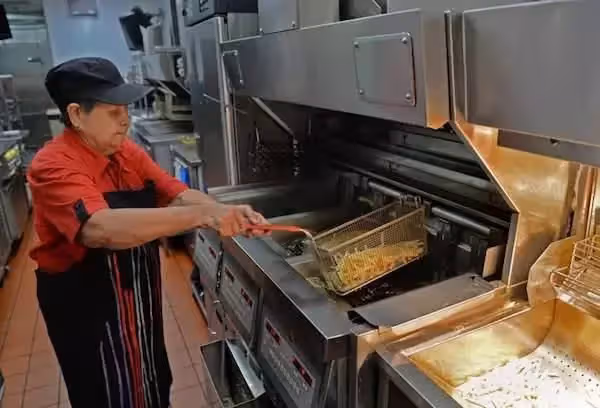 70歲應徵麥當勞，阿嬤不靠子女養自己賺，工作到人生最後一刻離開.