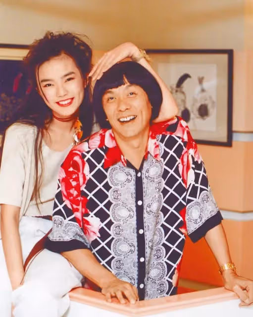 豬哥亮逝世5週年,謝金燕悼念手抄經書+跪拜照,突曬父女驚喜同框眼淚潰堤:夢寐以求的禮物
