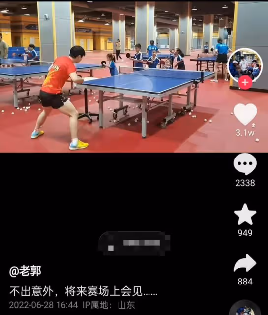 王楠女兒練球排面大！世界冠軍孫穎莎陪練，相差16歲或將成為對手