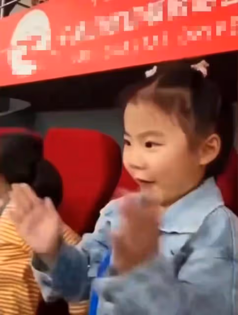 王楠女兒練球排面大!世界冠軍孫穎莎陪練,相差16歲或將成為對手