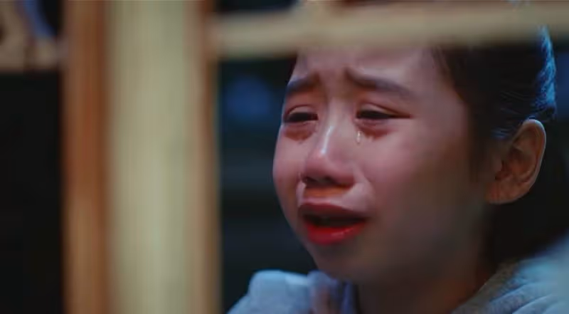 父母只愛4歲弟!媽媽房間角落翻到7歲女兒筆記本...一打開看哭了 「筆記本寫滿委屈」:不想再當妳孩子