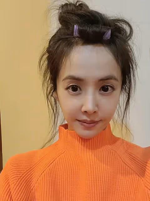 40歲蔡依林深夜自拍,皮膚緊致如少女,第三張照片暴露年齡,與錦榮分手4年仍單身