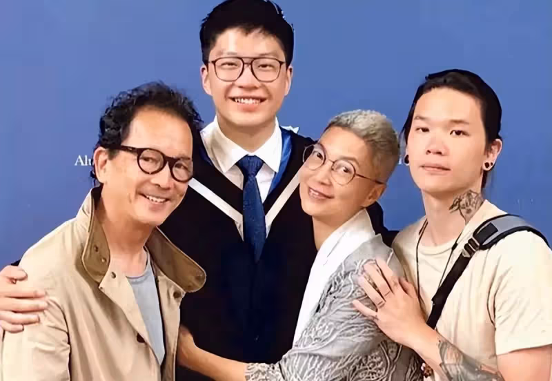 廖啟智遺作上映眾星現身支持,61歲妻子罕露面,滿頭白髪但精神好,網友:斯人已逝,光影永存