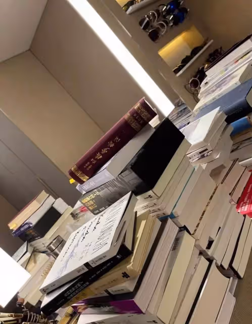68歲林青霞生活近況曝光!豪宅化妝臺「書籍遍布」,繼女邢嘉倩「親手做書架」表孝心,對老公稱呼力破婚變消息:他是最愛的人