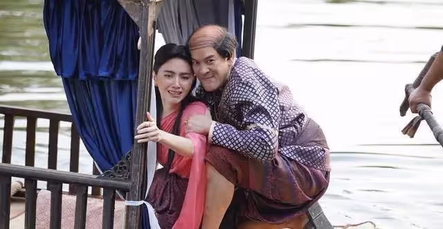 泰劇《婉通夫人》,Mai辛苦誕下兒子,Pong卻又娶了新的妻子