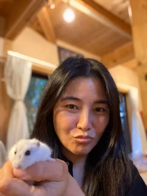 48歲蒙嘉慧移居日本，獨自生活想養倉鼠消遣，鄭伊健忙拍戲未同行