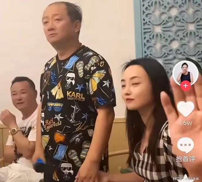 53歲知名男星謝廣坤聚會！與年輕女子十指緊扣，舉止親密似情侶