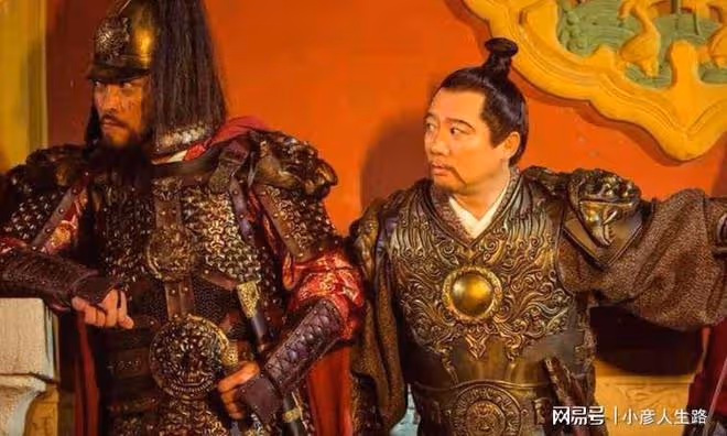 53歲知名男星謝廣坤聚會！與年輕女子十指緊扣，舉止親密似情侶
