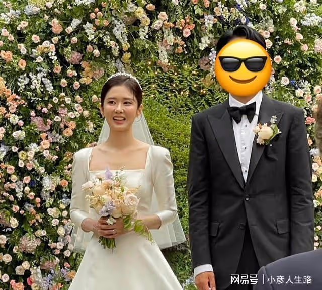 張娜拉婚禮頻登熱搜，顏值氣質再引熱議，網友：五官像換了一個人