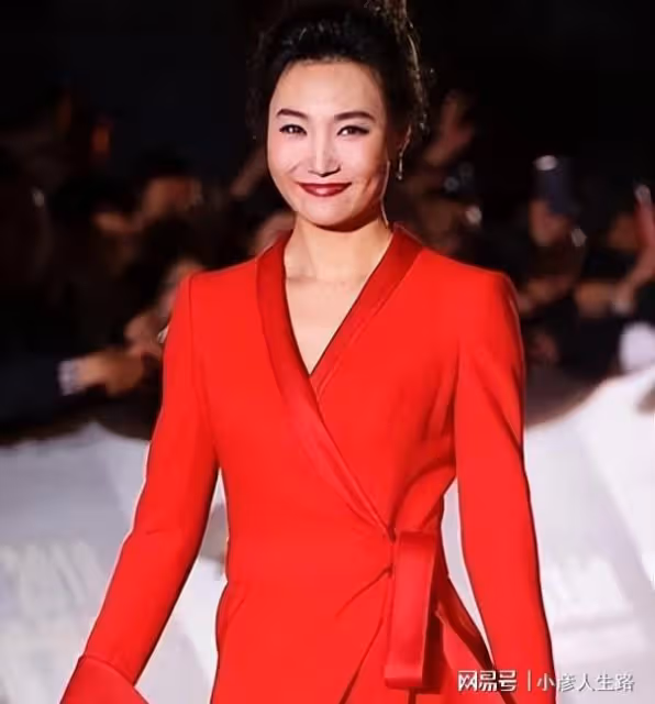 李梓萌：央視主持人，出身優越卻也同樣愁嫁