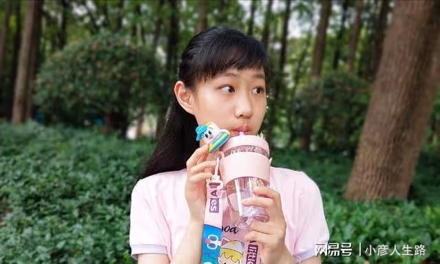 童星邵一卜:不堪忍受校園暴力選擇跳樓,班主任不作為原因疑被扒
