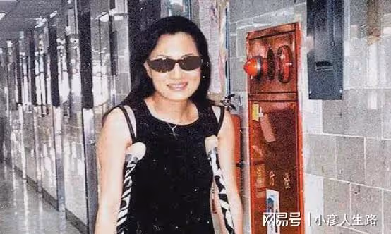 女星比莉的情路坎坷：同居18年才知對方已婚，再嫁人後又遇人不淑