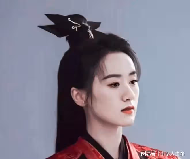 又撞臉?當紅小花新圖碰瓷趙麗穎,從妝容到衣服,簡直一模一樣