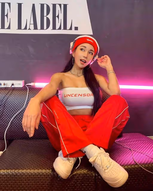 她38歲踏進「夜店」成為最火女DJ，網友都在饞她的身子！