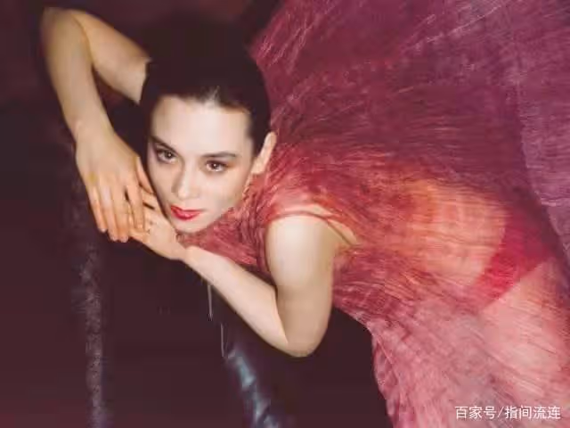 全世界都寵她,她卻戀上雙性戀男子,41歲因愛滋去世
