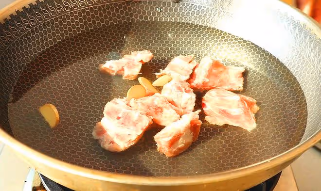 老話說：「飯前喝湯，勝過藥方」，推薦3道營養湯，上桌就掃光！