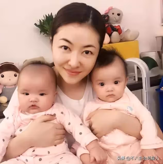 老婆神仙顏值,孩子卻凸嘴小眼大鼻子,這13位男星的基因太強了