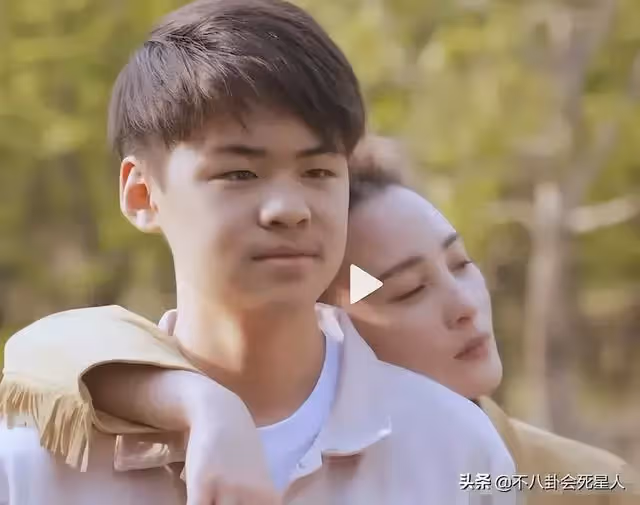 老婆神仙顏值,孩子卻凸嘴小眼大鼻子,這13位男星的基因太強了