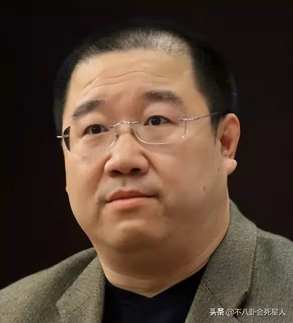 老婆神仙顏值,孩子卻凸嘴小眼大鼻子,這13位男星的基因太強了