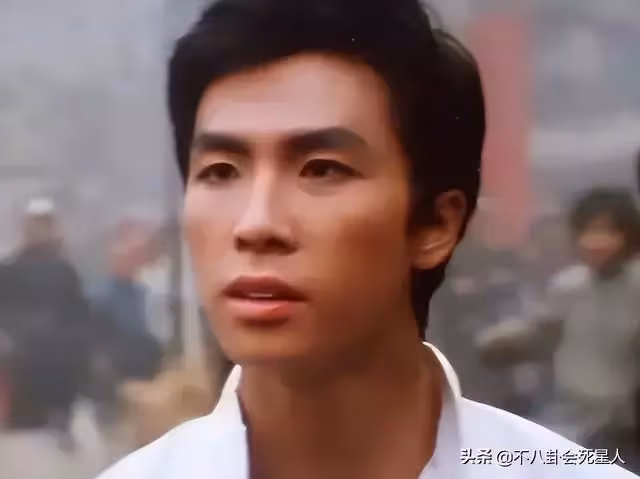 老婆神仙顏值,孩子卻凸嘴小眼大鼻子,這13位男星的基因太強了