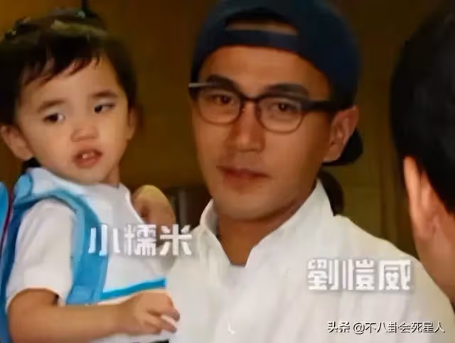 老婆神仙顏值,孩子卻凸嘴小眼大鼻子,這13位男星的基因太強了