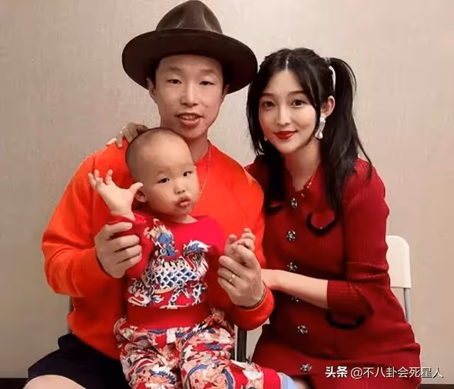 老婆神仙顏值,孩子卻凸嘴小眼大鼻子,這13位男星的基因太強了