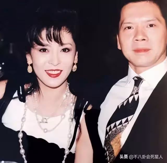 老婆神仙顏值,孩子卻凸嘴小眼大鼻子,這13位男星的基因太強了