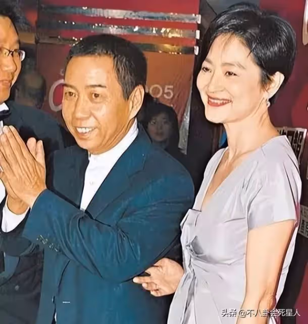 老婆神仙顏值,孩子卻凸嘴小眼大鼻子,這13位男星的基因太強了