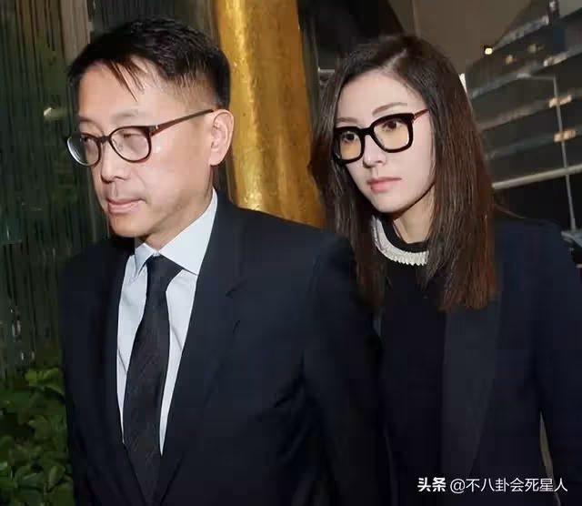 老婆神仙顏值,孩子卻凸嘴小眼大鼻子,這13位男星的基因太強了