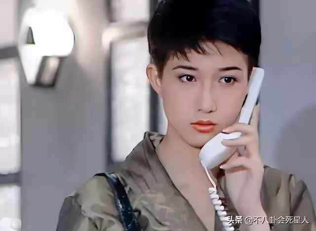 老婆神仙顏值,孩子卻凸嘴小眼大鼻子,這13位男星的基因太強了