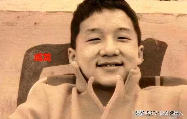 老婆神仙顏值,孩子卻凸嘴小眼大鼻子,這13位男星的基因太強了