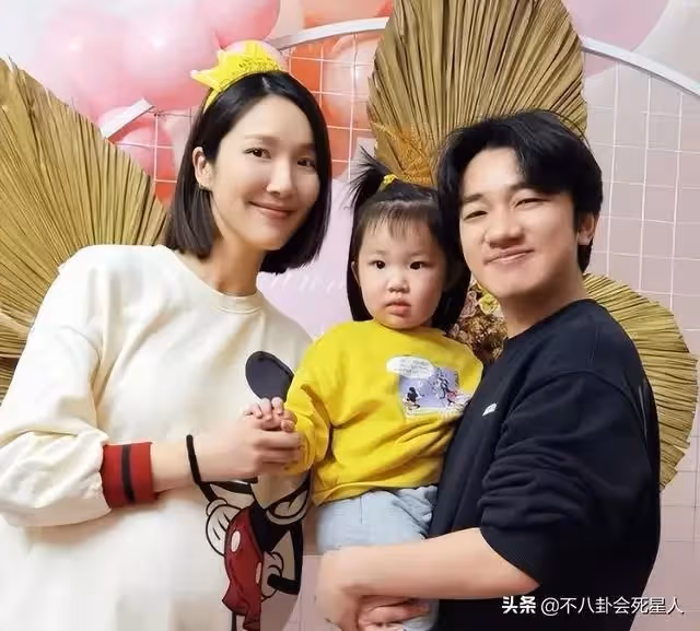 老婆神仙顏值,孩子卻凸嘴小眼大鼻子,這13位男星的基因太強了