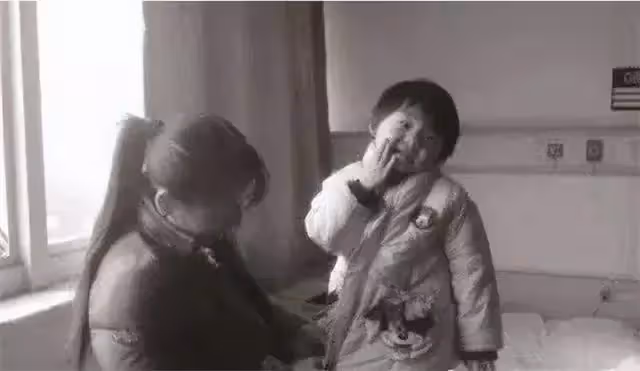 35年前女嬰被棄養醫院外,成博士後生母砸50萬認親,她如何選擇?