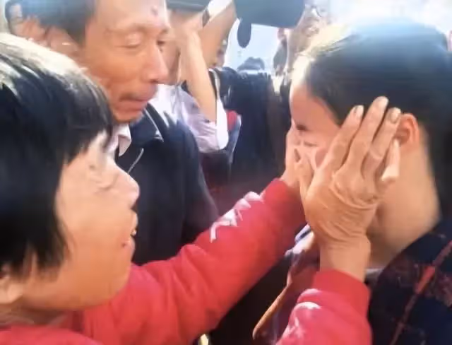 35年前女嬰被棄養醫院外,成博士後生母砸50萬認親,她如何選擇?