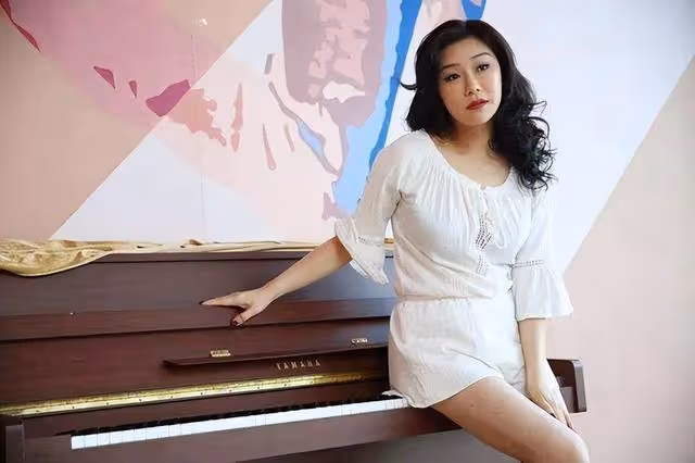香港性感女神自曝想戀愛！曾因遭家暴單身多年，為養子拒嫁入豪門