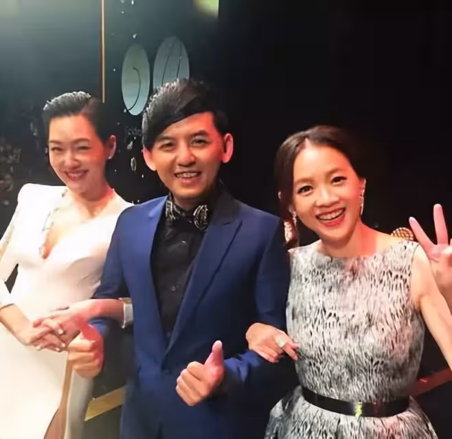 前任成好朋友!黃子佼補送前任小S滿月禮,小S直呼「小氣鬼!」並補送女兒簽名照扯平