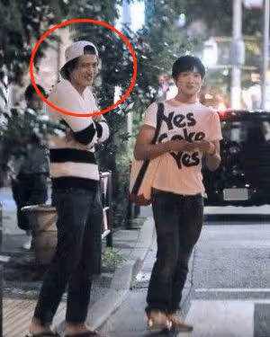 偶像鼻祖小栗旬曝裸照！不穿衣服與倆女待房內，還被指控犯猥褻罪