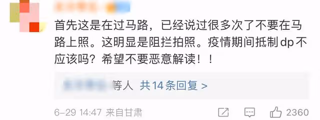 檀健次機場發飆!遭圍堵後怒打粉絲手機,多次用手指人被批不禮貌