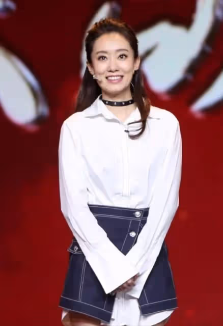 記住!不是時代拋棄了張小斐,而是她真的讀懂了「清醒」二字