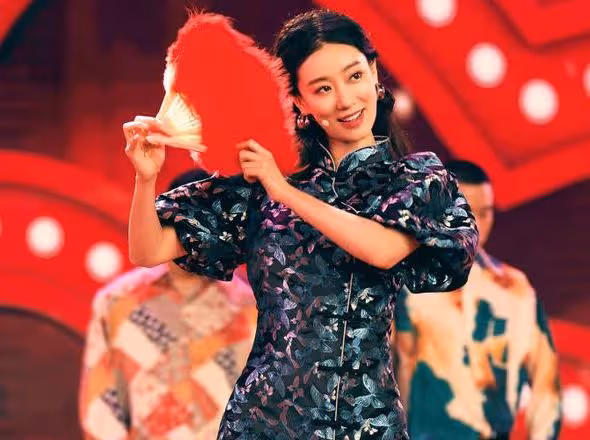 記住!不是時代拋棄了張小斐,而是她真的讀懂了「清醒」二字