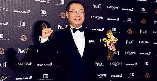 記住!不是時代拋棄了張小斐,而是她真的讀懂了「清醒」二字