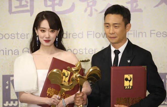 記住!不是時代拋棄了張小斐,而是她真的讀懂了「清醒」二字