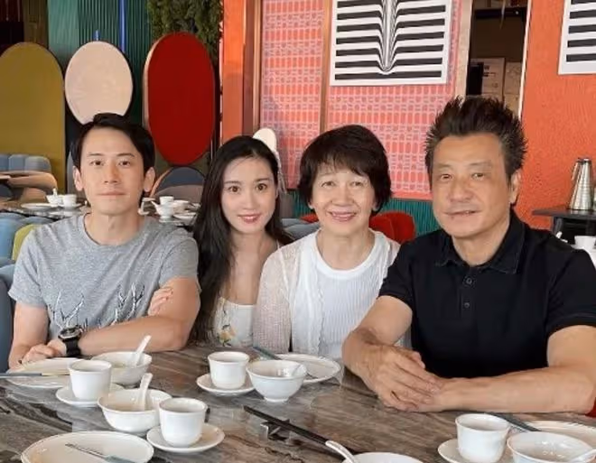 石修31歲兒媳穿短褲跳舞!已懷孕3個半月,四肢仍纖細美腿吸睛