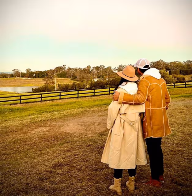 馬德鍾夫婦結婚29周年罕曬婚紗照,博士妻子身材出眾,曾做過模特