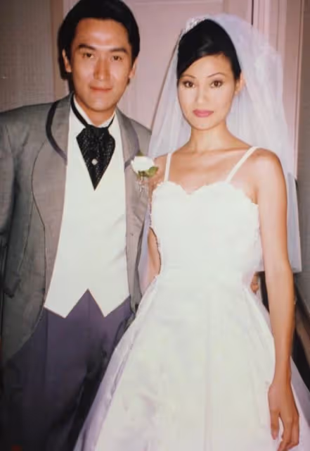 馬德鍾夫婦結婚29周年罕曬婚紗照,博士妻子身材出眾,曾做過模特