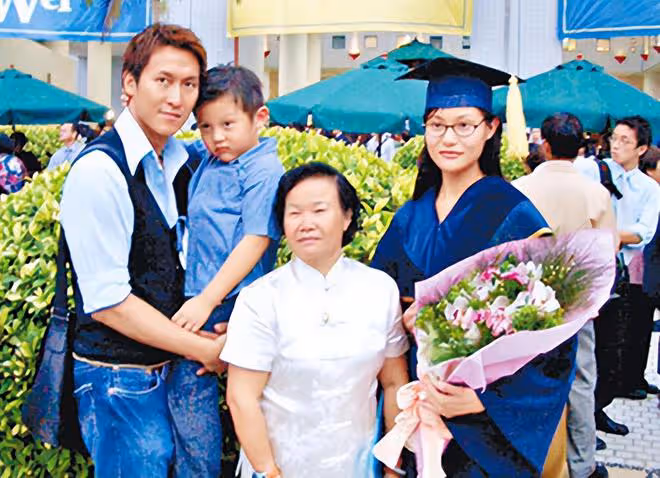 馬德鍾夫婦結婚29周年罕曬婚紗照,博士妻子身材出眾,曾做過模特