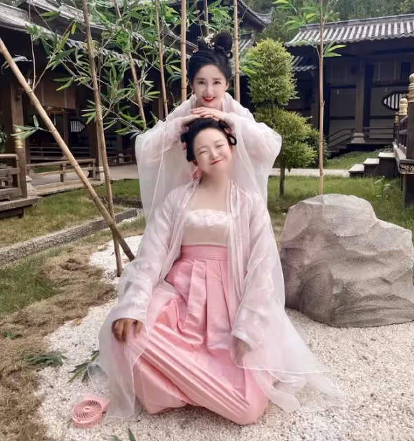 《我叫劉金鳳》被「倭文化」入侵,皇后穿和服,大臣戴天皇頭冠